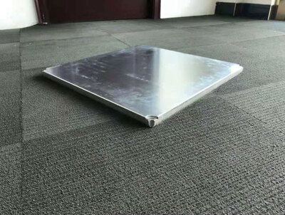 Galvanized steel plate floor 